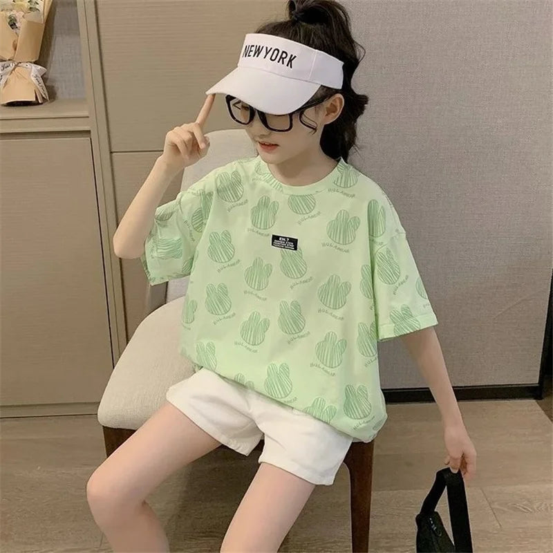 キュートなうさぎ総柄Tシャツ🐰