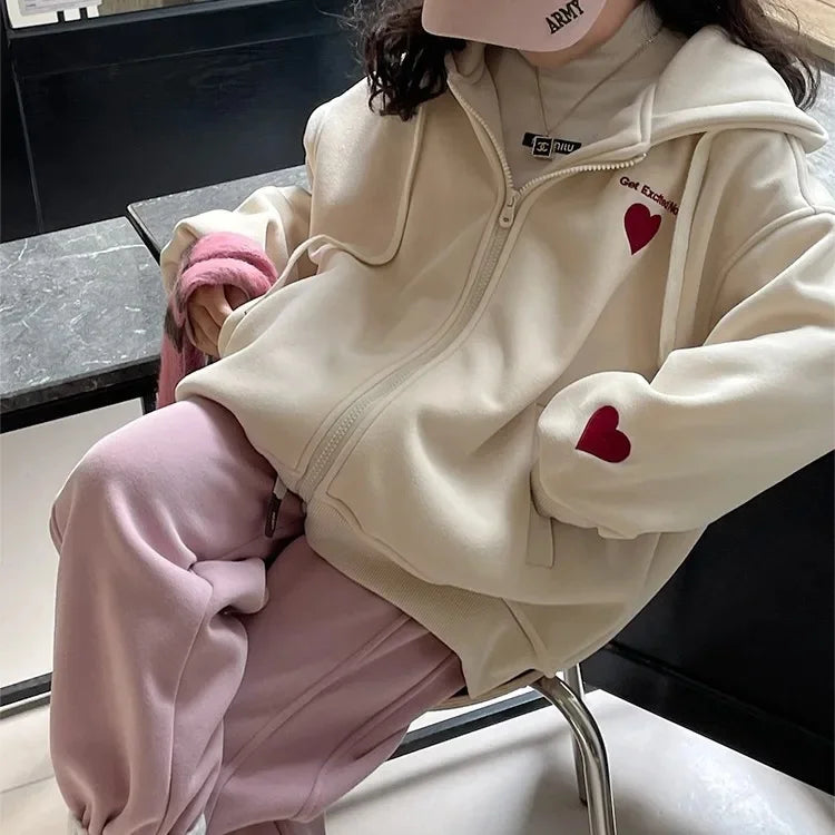 ハート刺繍フード付きジップパーカー